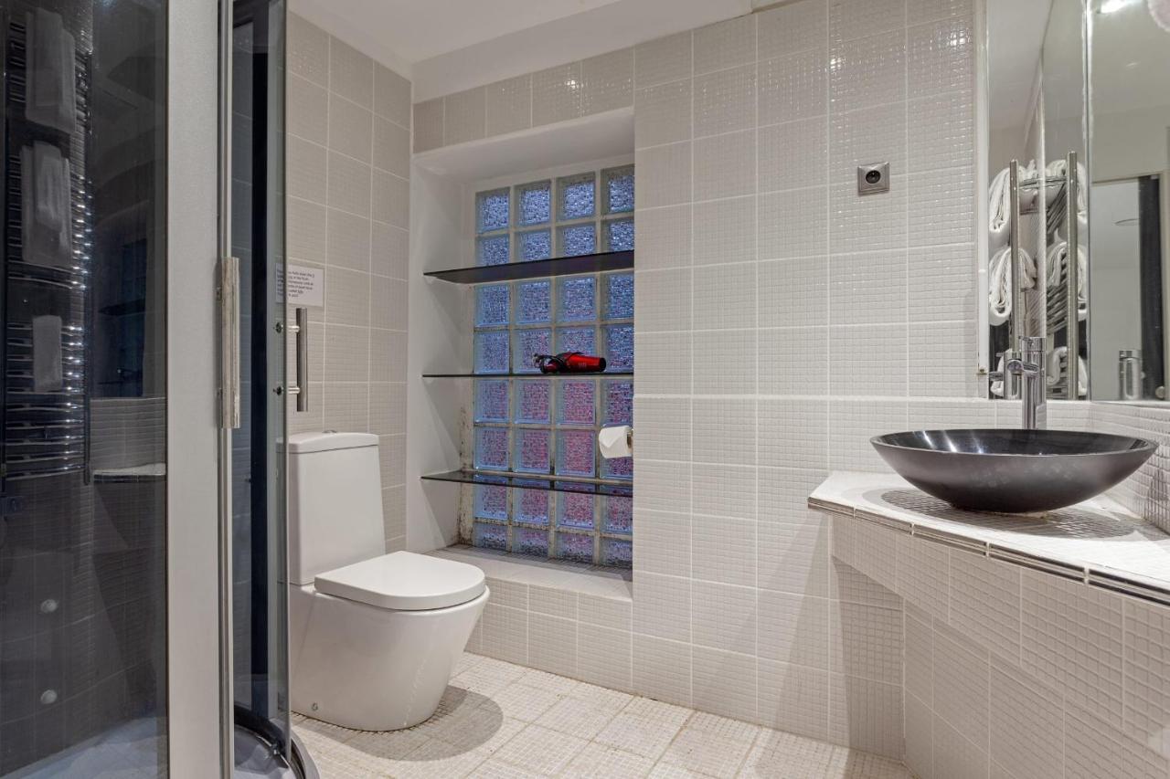 Bright 2 Bedroom In Parigi